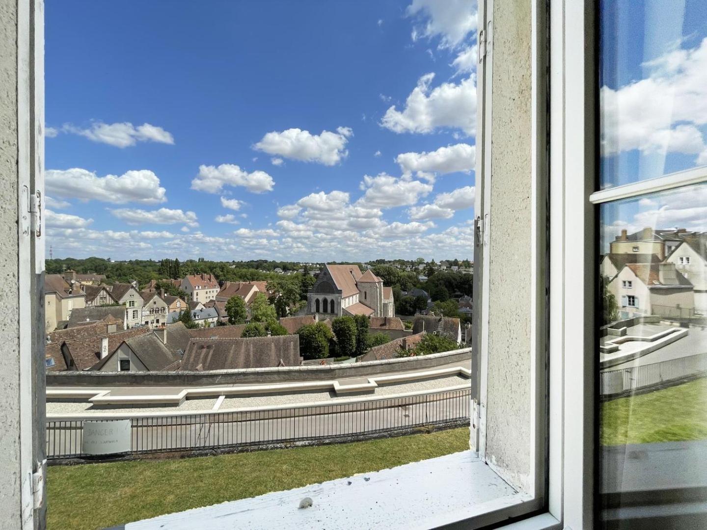 L'Horizon - Entree Independante - Parking Apartman Chartres Kültér fotó